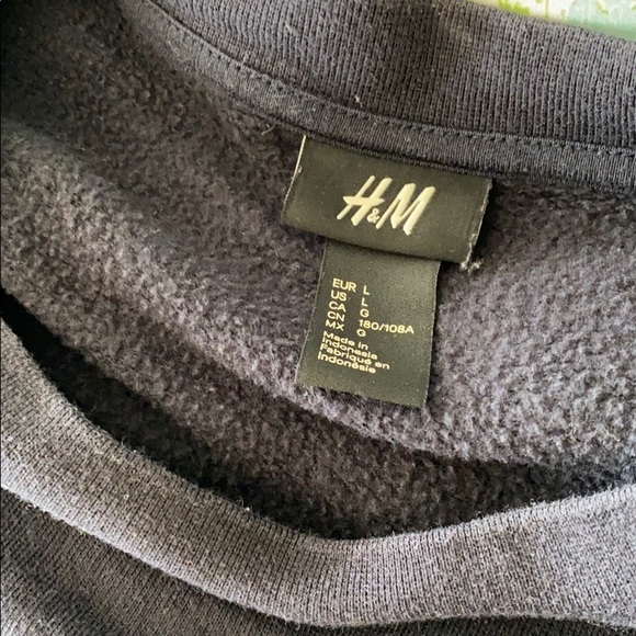 H&M Unisex crewneck sweater - Picture 2 of 2